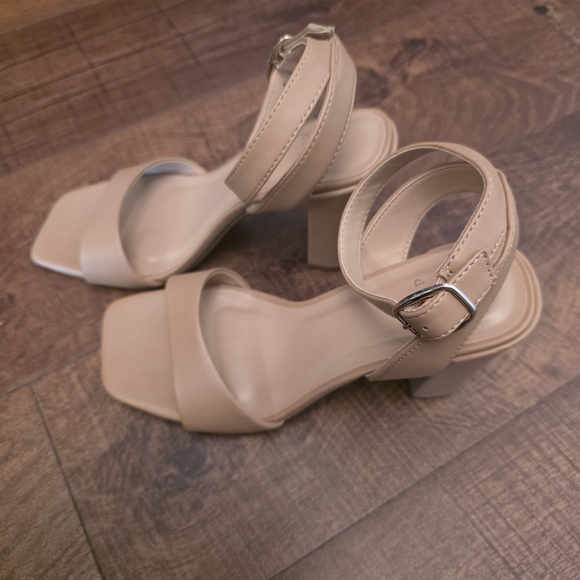 A New Day Women's Beige Heels - Picture 3 of 4